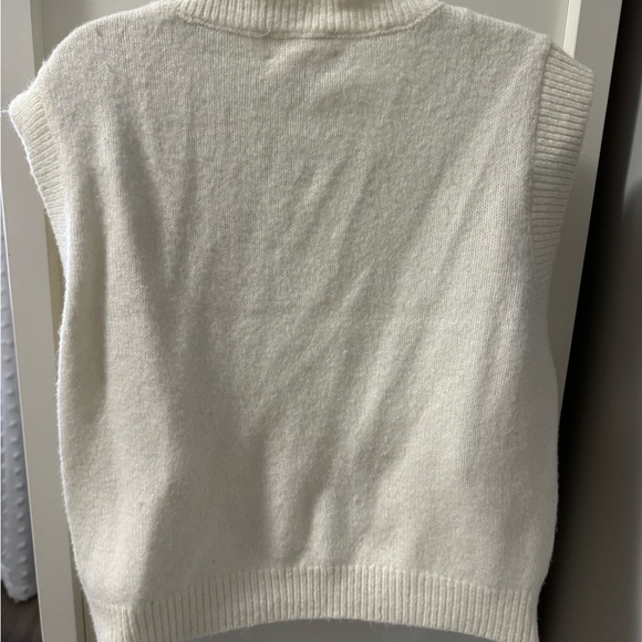 Cable knit Sweater Vest/Cardigan - Picture 2 of 4